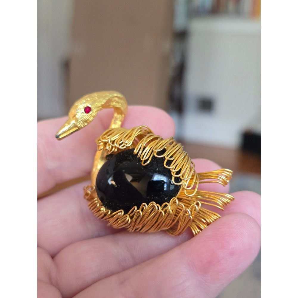 Direction One Goldtone Wired Jellybelly Swan Brooch Vintage Onyx? Or Black Stone